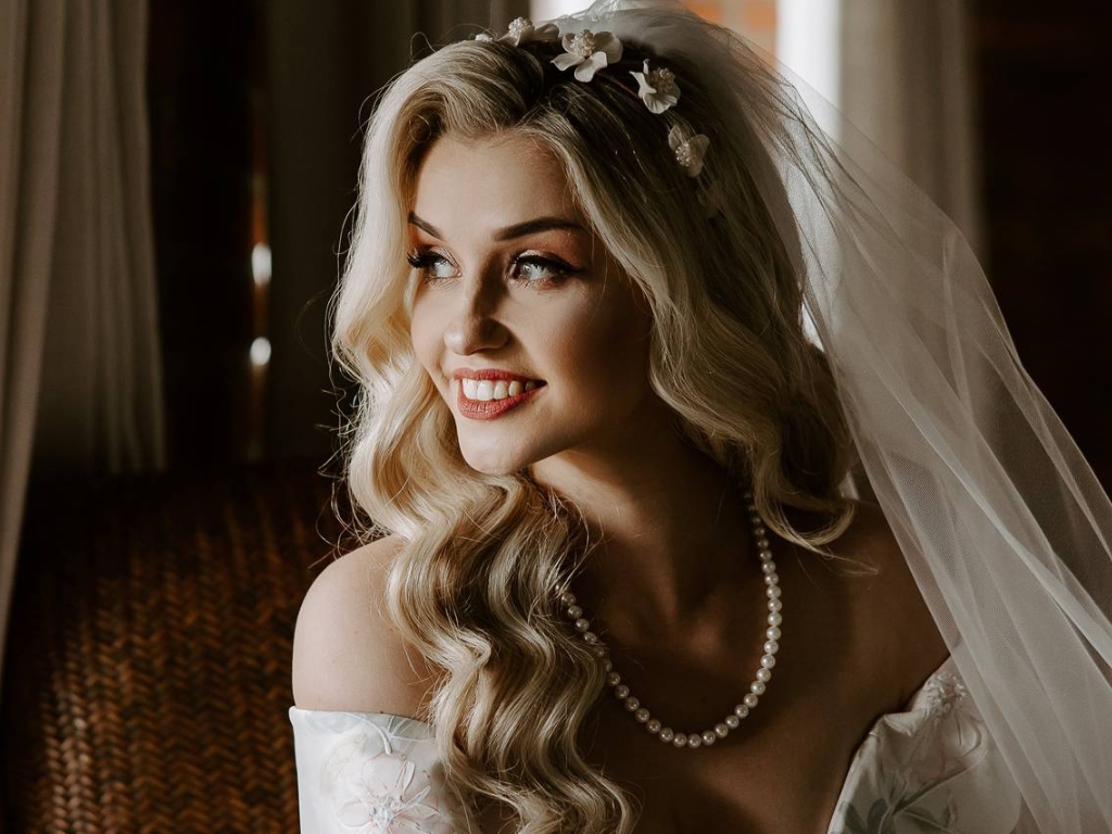 15+ Stunning Hairstyles for Tape In Hair Extensions & Expert Hacks 4 Sleek, glass-straight hair looks fuller and more “expensive” with tape-ins adding root volume.