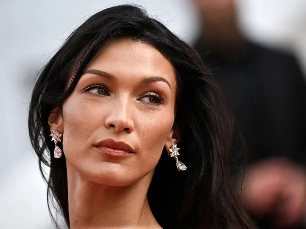 Hollywood’s Hair Secrets: Celebrities Who Wear Wigs Regularly 2 Bella Hadid often uses wigs to transform her image overnight