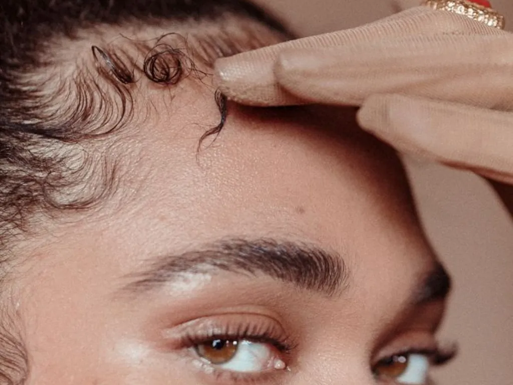 10 Different Edge Styles to Elevate Your Natural Hair Look 4 Classic swirls are often uniform and symmetrical