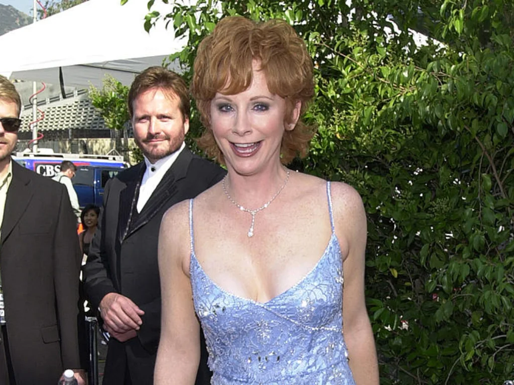 Does Reba McEntire Wear a Wig? The Secrets Behind Her Hair 4 Reba switched to softer, layered wigs for a more natural, modern vibe