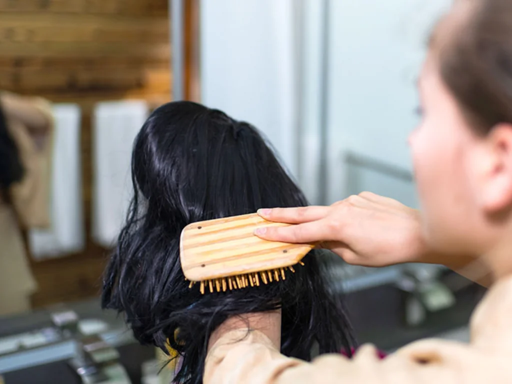 How to Make Beach Waves on a 8-Inch Hair Topper - Full Tutorial 1 Brushing the wig helps smooth the hair