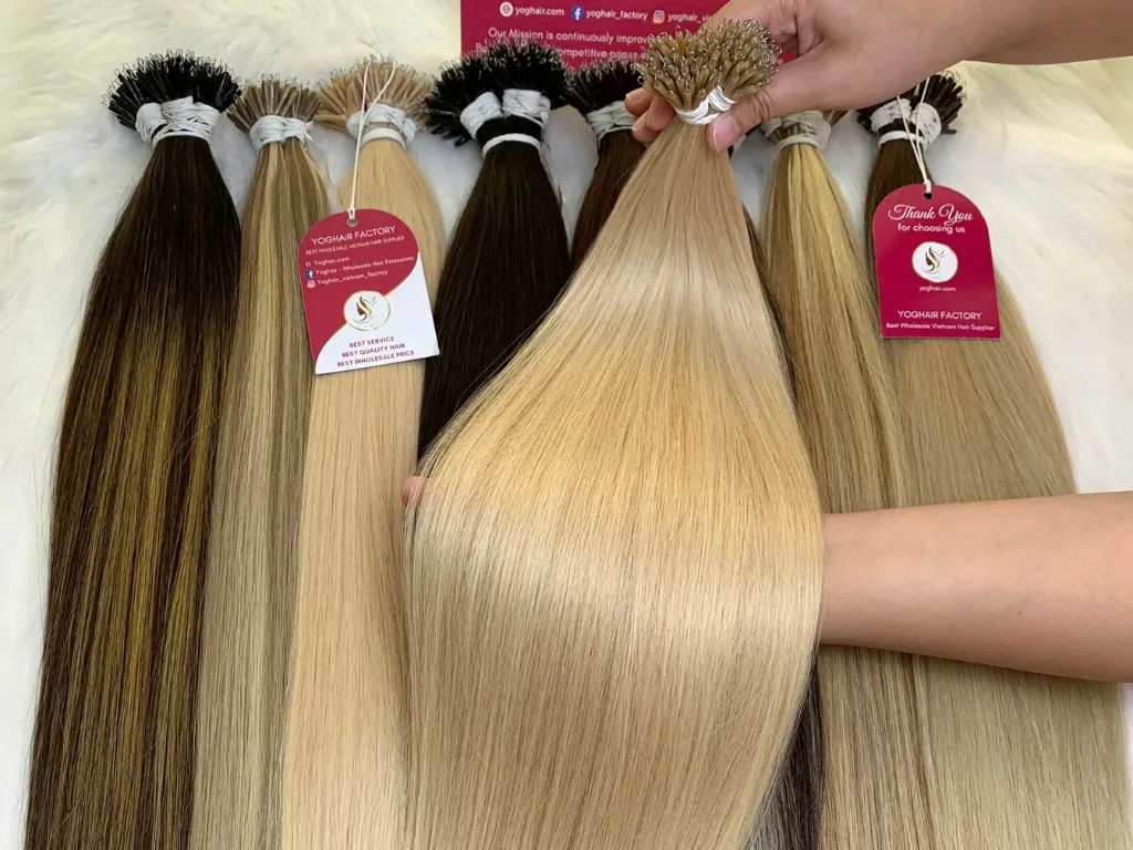 What Does 22 Inch Hair Extensions Look Like? Visual Guide & Styling Tips 3 22 inch hair falls between mid-back and hips depending on height and hair texture.